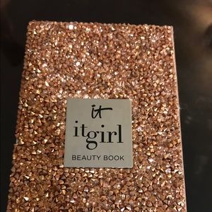 LIMITED CONDITION IT COSMETICS BEAUTY BOOK.